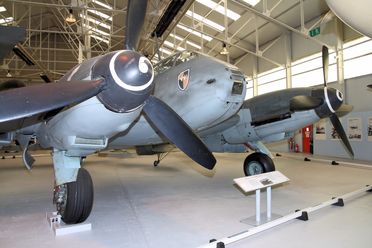 Messerschmitt Me 410 Hornisse - deutsches Kampfflugzeug der Klasse Zerstörer im Zweiten Weltkrieg