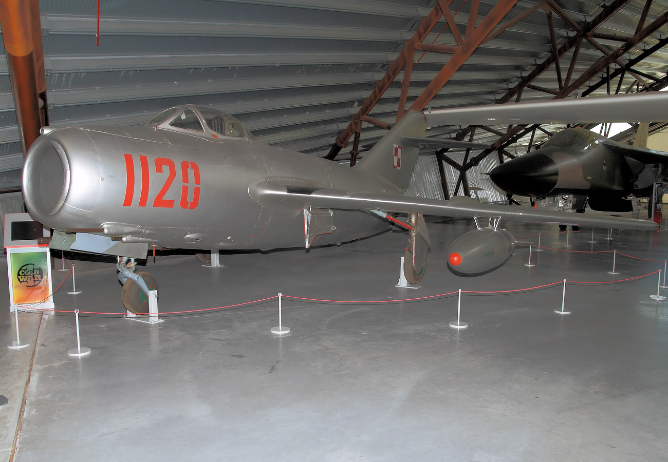 MiG-15 BIS - IWM Cosford