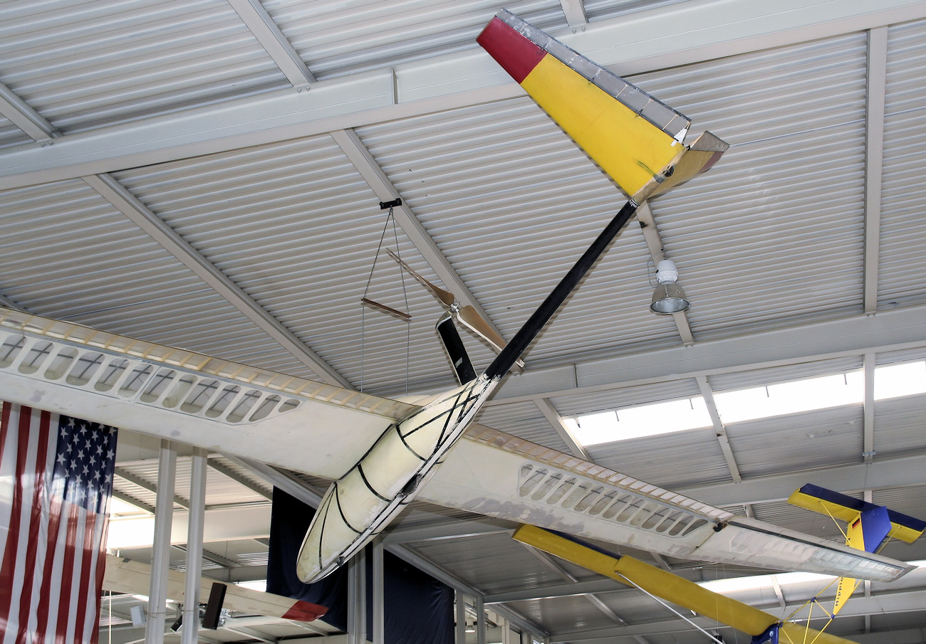 Muskelkraftflugzeug HVS - 700m weit ging der damalige Flug des mit Muskelkraft angetriebenen Flugzeugs