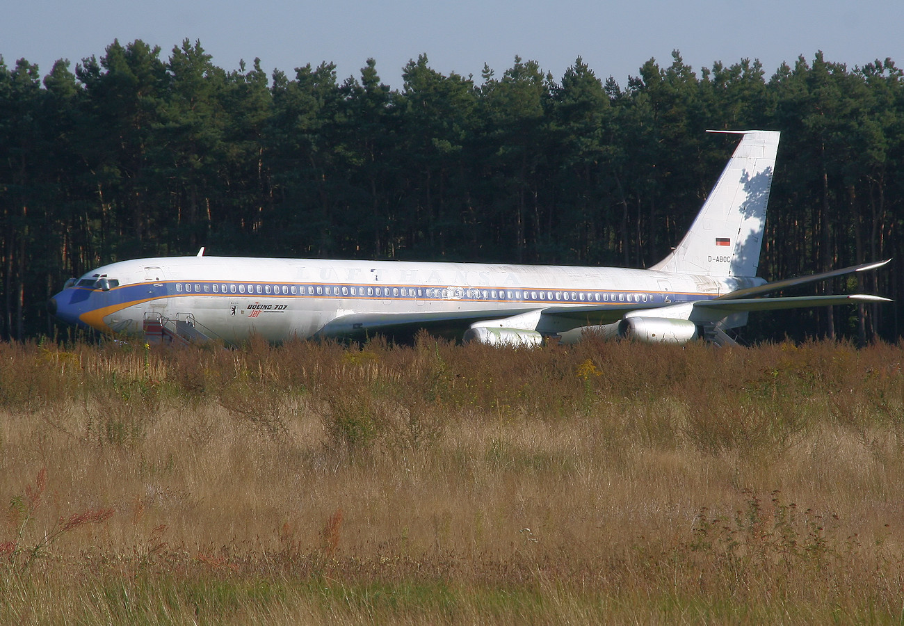 Boeing 707 - Flugzeug für Notfallübungen